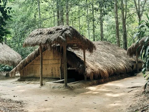 Dưới lòng đất địa đạo Củ Chi