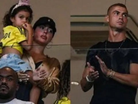 Ronaldo và vợ Georgina lần đầu lộ diện cùng nhau sau đám cưới bí mật, khoảnh khắc bên các con gây chú ý