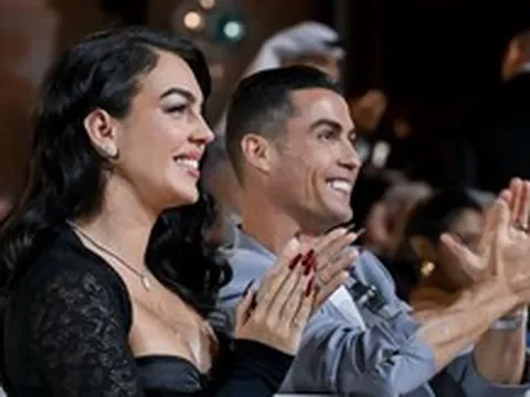 Sau hôn lễ bí mật trong phòng khách, Ronaldo và Georgina sẽ còn tổ chức siêu đám cưới cực hoành tráng