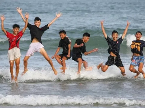 Cảnh đông đúc trên biển Vũng Tàu