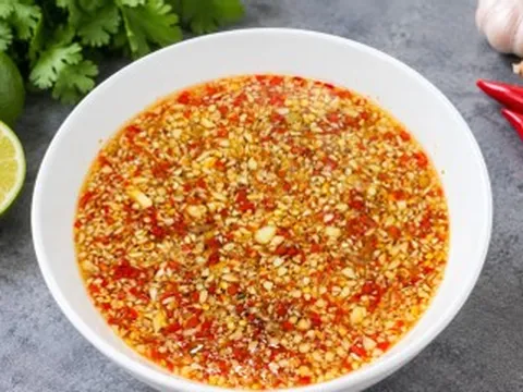 Cách làm nước mắm trộn gỏi với chanh tỏi ớt đơn giản, ai cũng làm được