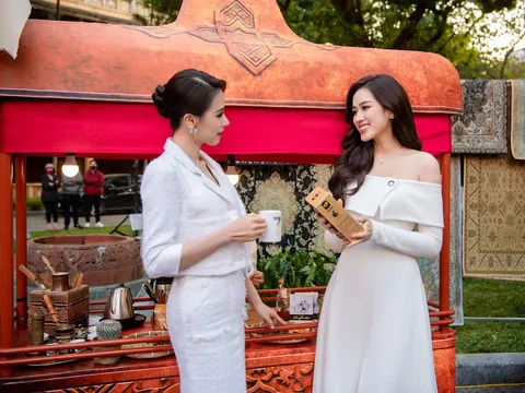 Các người đẹp thích thú với hương vị 3 nền văn minh cà phê