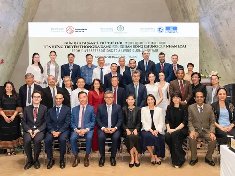 Người đẹp Việt gây ấn tượng tại diễn đàn cà phê quốc tế ở Buôn Ma Thuột