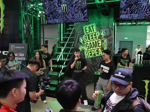 Khôi Phan hòa mình vào không khí GameVerse 2026 tại booth Monster Energy, trải nghiệm nhịp sống sôi động của cộng đồng game thủ