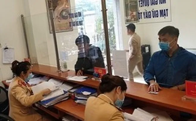 Nộp phạt vi phạm giao thông chậm sẽ bị xử lý thế nào?