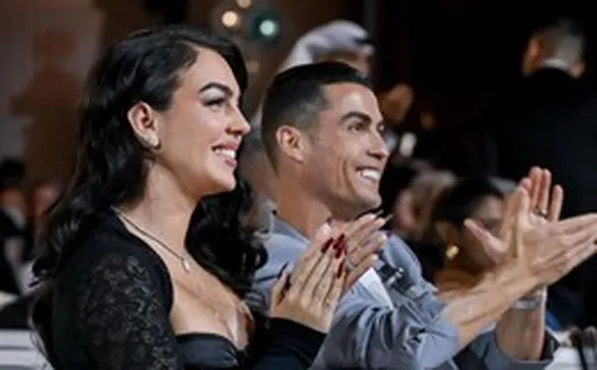 Sau hôn lễ bí mật trong phòng khách, Ronaldo và Georgina sẽ còn tổ chức siêu đám cưới cực hoành tráng