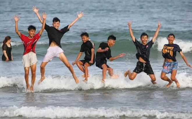 Cảnh đông đúc trên biển Vũng Tàu